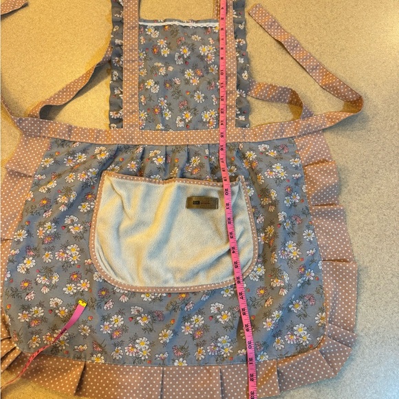 Floral Ruffle Apron with Pocket - Picture 5 of 5